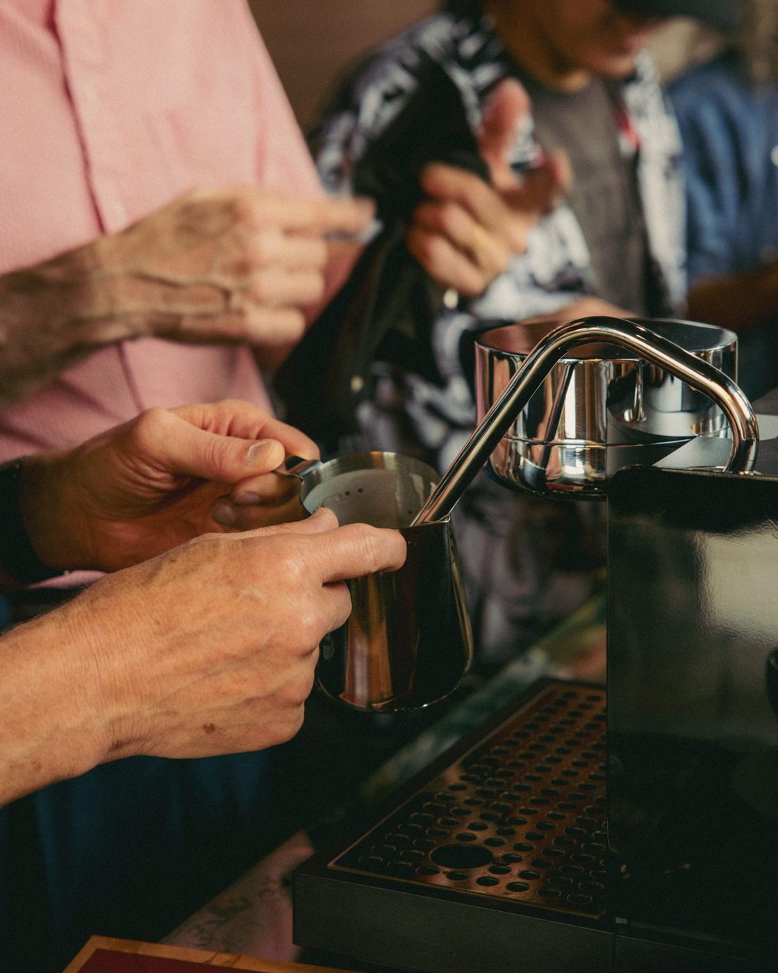 Hands steaming milk on the Fellow Espresso Series 1 during class